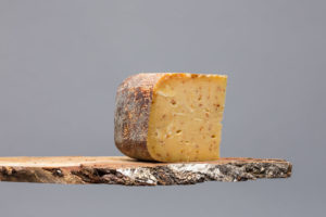 Tomme des Pyrénées au piment d'Espelette